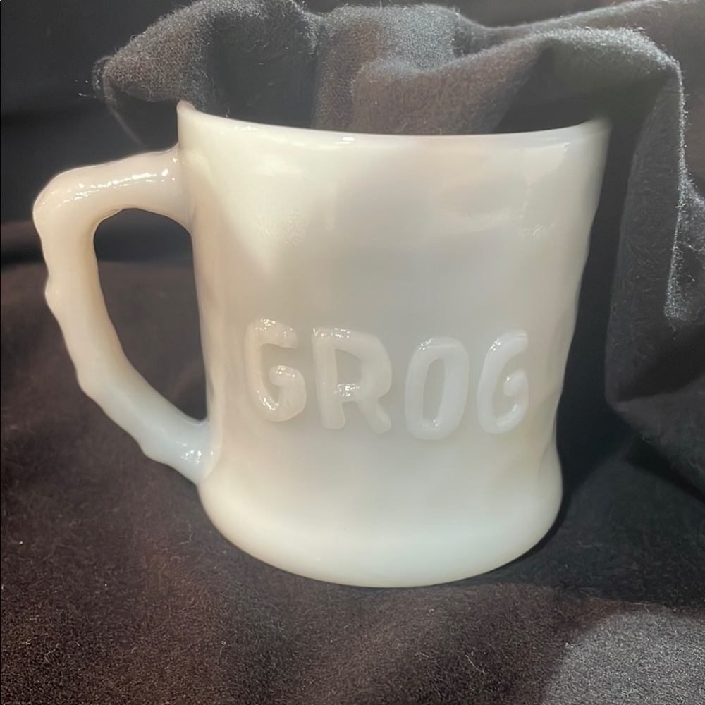 Vintage 1970’s Fire King Grog White Milk Glass Mug EC - Picture 2 of 9